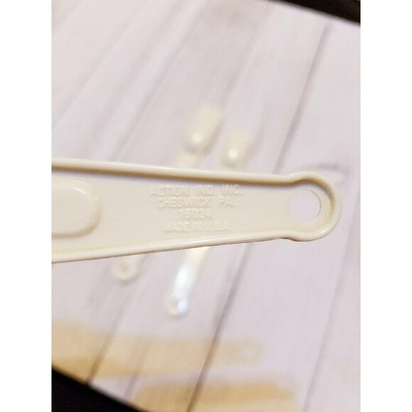 Action Ind Measuring Spoons Set of 3 Almond 1 TBSP 1/2 Tsp 1/4 Tsp - Picture 3 of 3